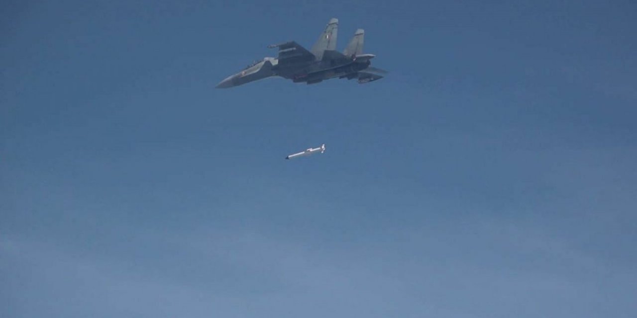 Hindistan ürettiği ilk uzun menzilli bombasını denedi