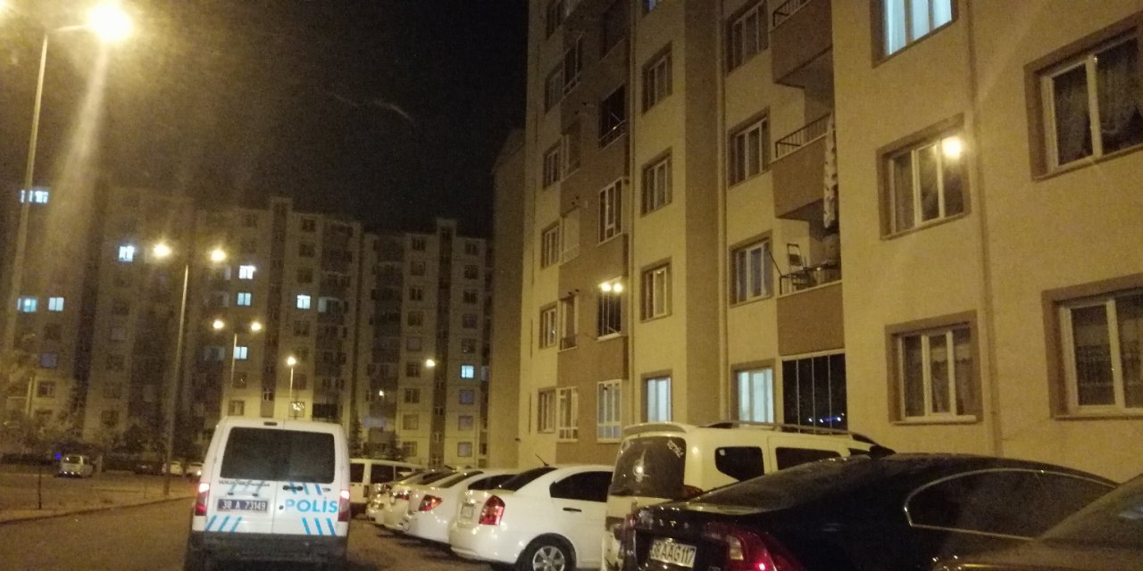 Eşinin şiddetinden kaçarken 3. kattan yere çakıldı