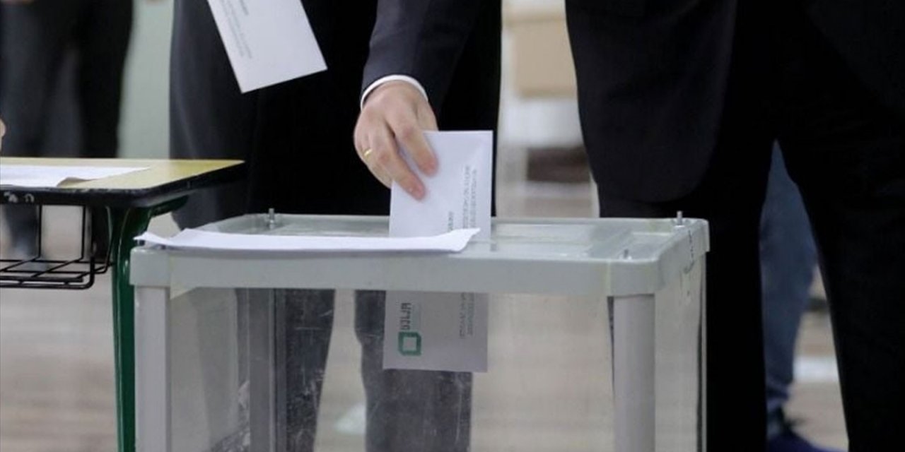 Gürcü Halkı Yerel Seçimlerin İkinci Turu İçin Sandık Başına Gitti