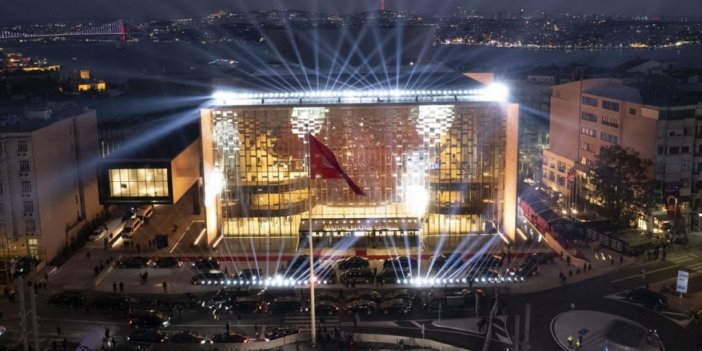 Yeni Akm 13 Yıl Aradan Sonra Sanatseverlerle Buluştu