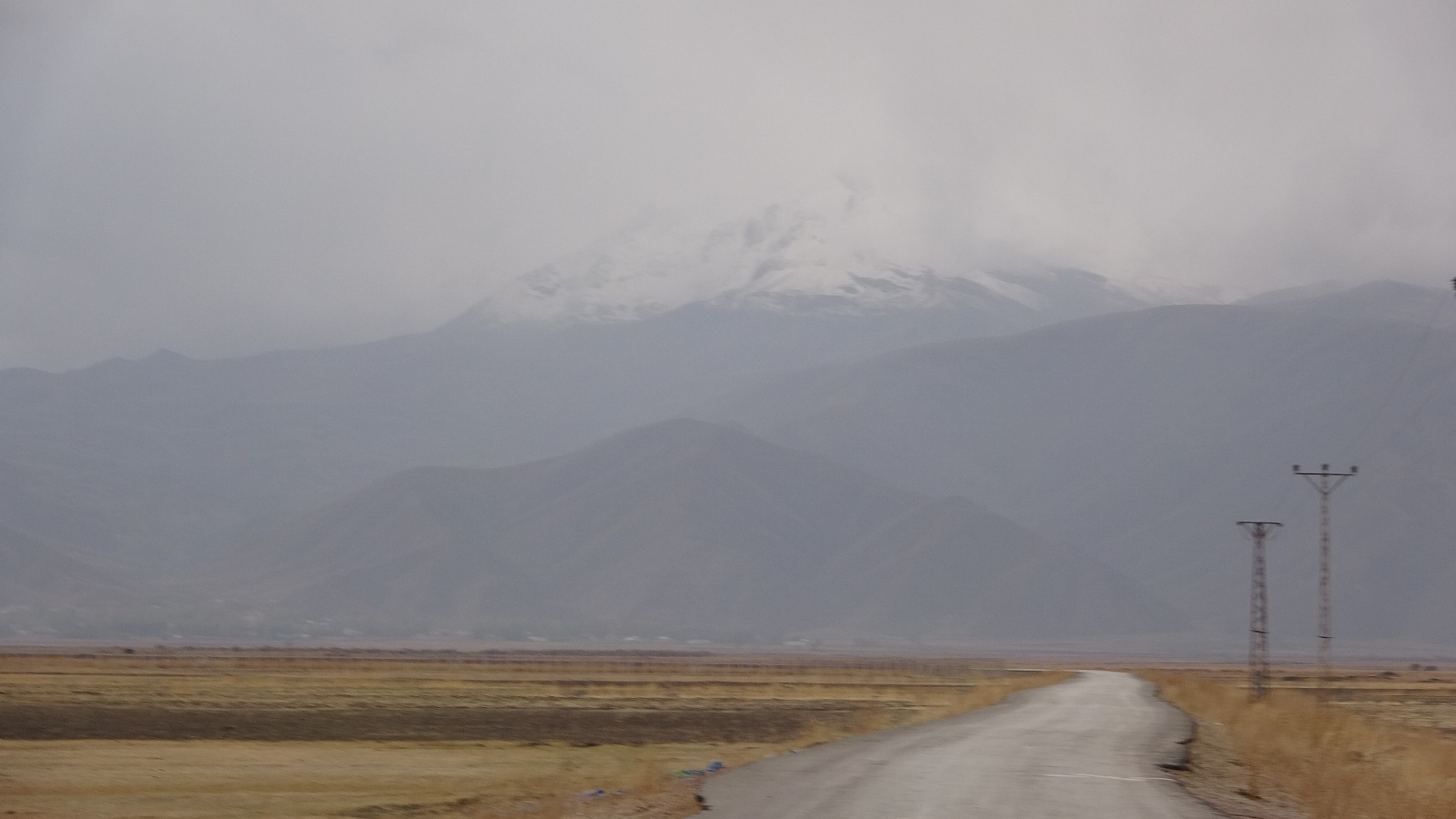 Yüksekova’da İki Mevsim Bir Arada