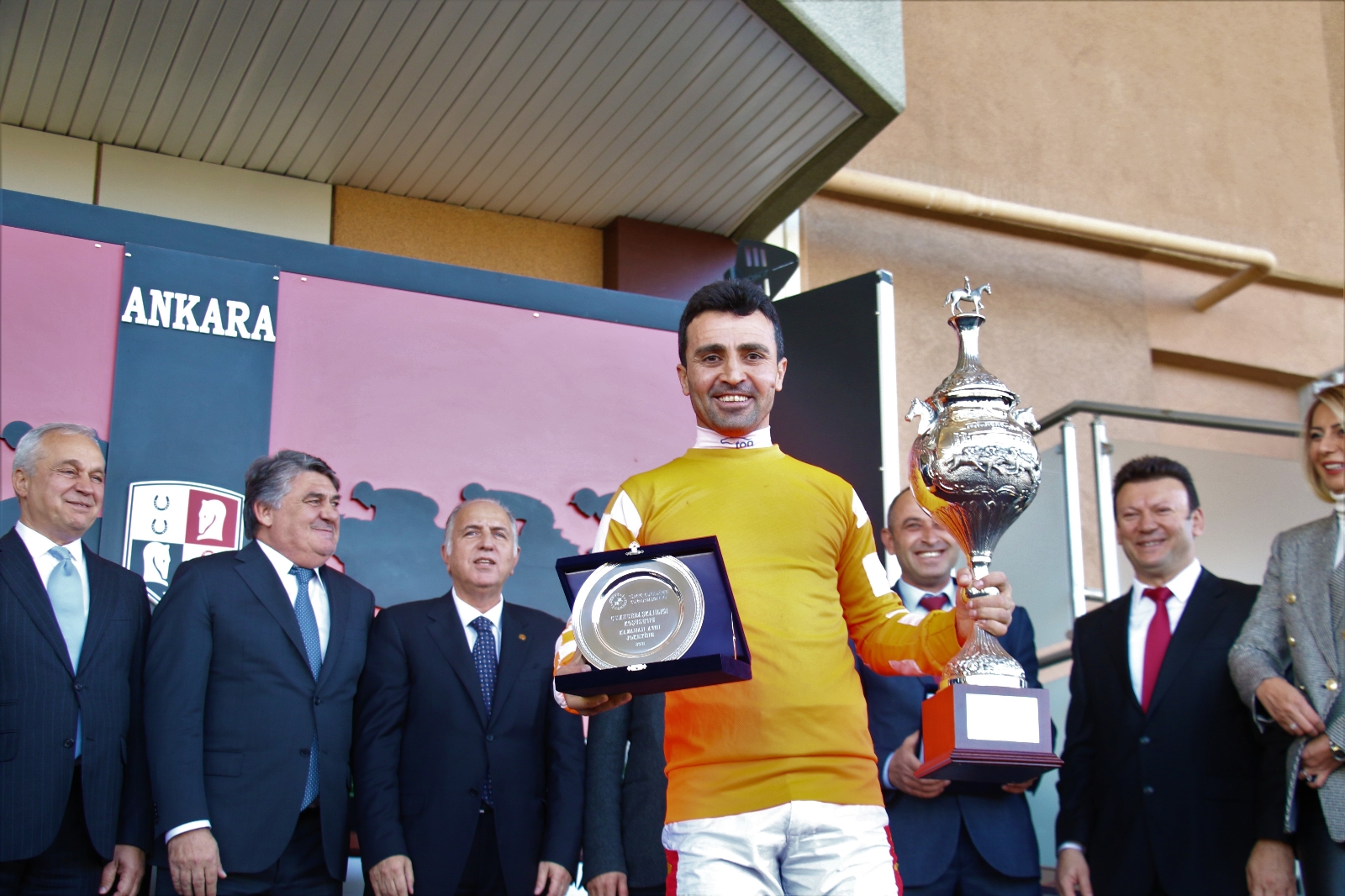 At Yarışlarında 83’üncü Cumhurbaşkanlığı Koşusu Ve 41’inci Cumhuriyet Koşusu Yapıldı