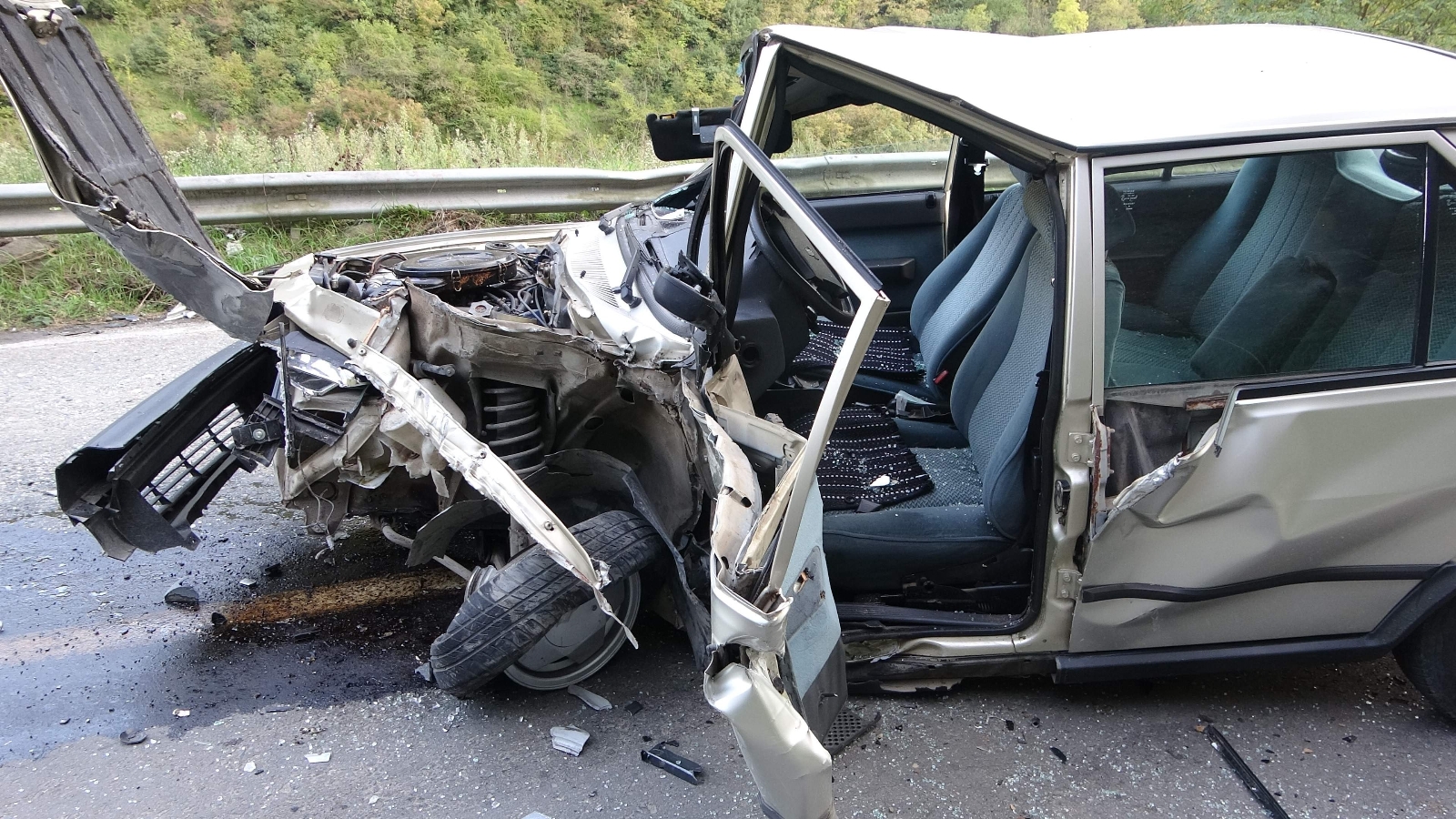 Trabzon’da İki Araç Kafa Kafaya Çarpıştı: 6 Yaralı