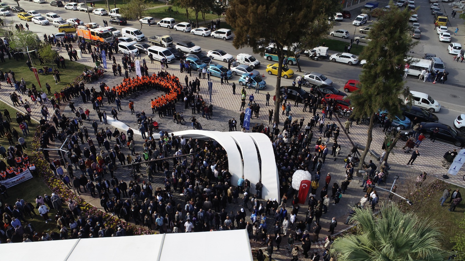 Başkan Soyer: “Acınızı hafifletmek için elimizden geleni yapmaya devam edeceğiz”