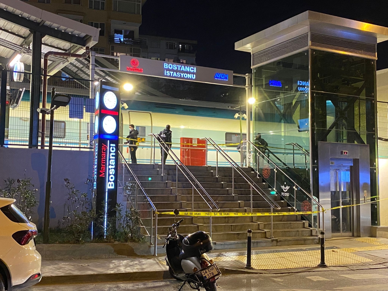 Marmaray Bostancı’da tren raylarına atlayan kişi hayatını kaybetti