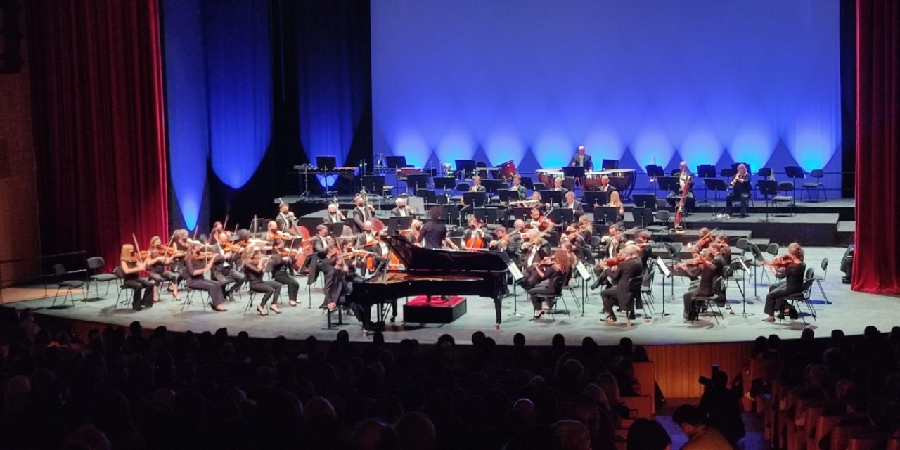 Bakan Ersoy:  Bugüne kadar çaldıkları en iyi konser salonu olduklarını söylediler