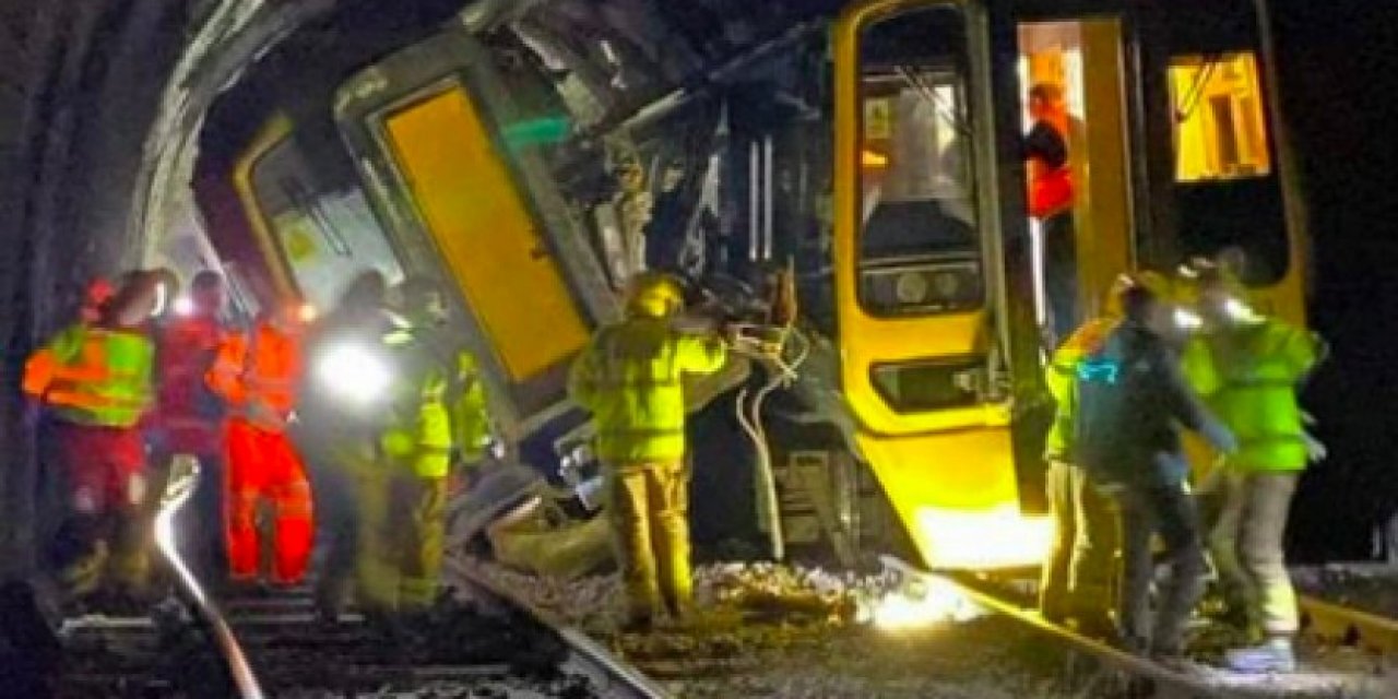 İngiltere'de iki tren çarpıştı: Çok sayıda yaralı var