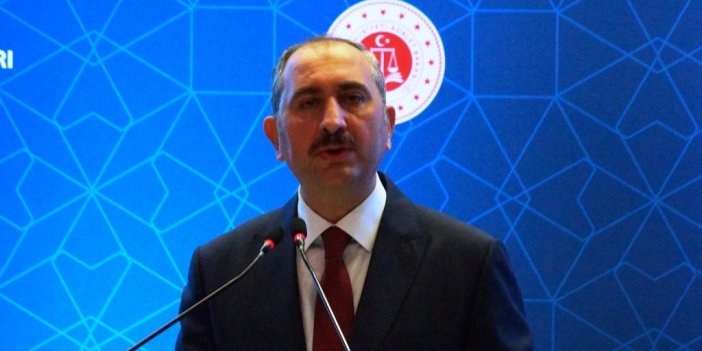 Adalet Bakanı Gül: “Eski Türkiye’de hukukun eline çekiç verdiler, herkesi çivi gibi gördü”