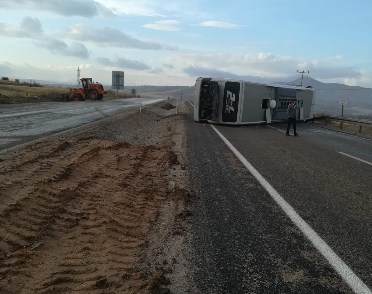 Kayseri’de yolcu otobüsü devrildi: 11 yaralı