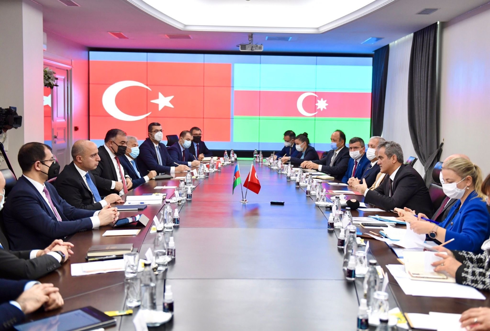 Bakan Özer, Azerbaycanlı mevkidaşı Amrullayev ile görüştü