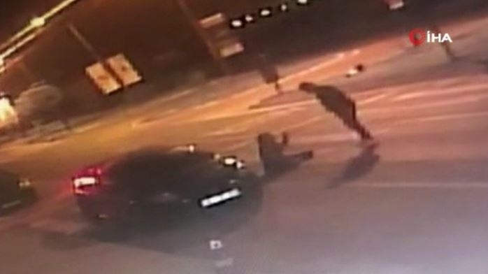 Eşini Döverek Bıçaklama Anı Kameraya Yansıdı