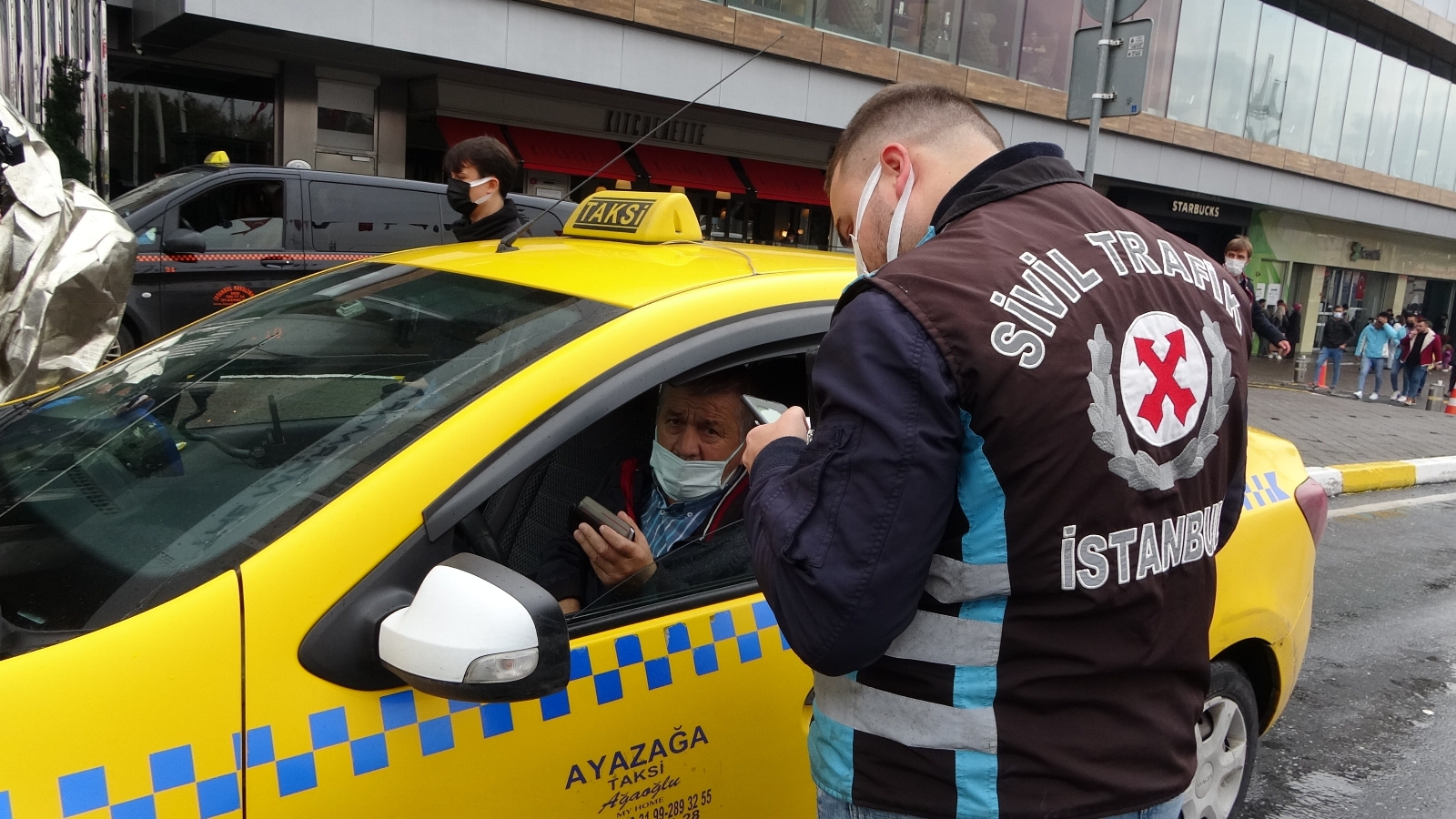 İşini Yapan Gazeteciye Taksiciden Tepki: "Neden Ceza Yediğim Seni Alakadar Eder Mi?"