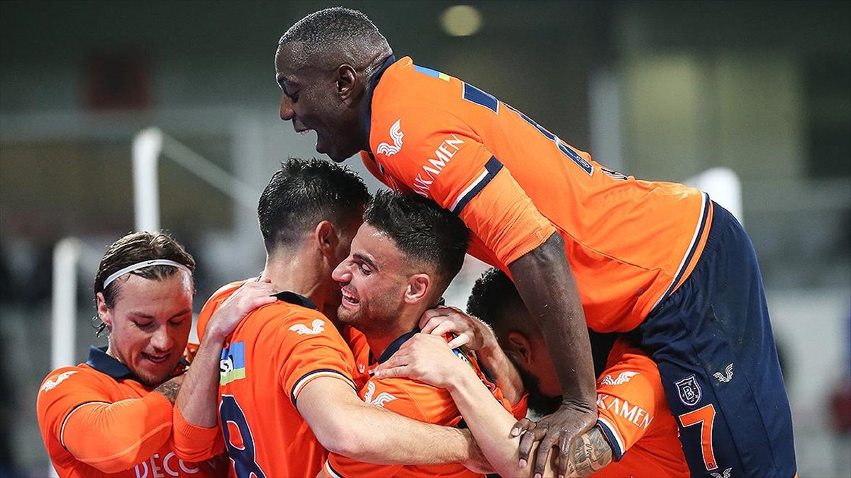 Medipol Başakşehir'in Emre Belözoğlu Yönetiminde Yükselişi Sürüyor