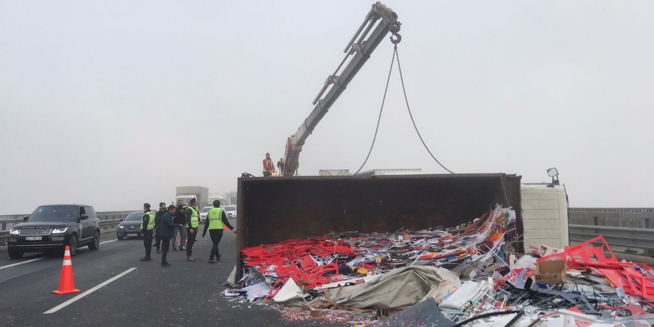 Kuzey Marmara Otoyolunda 6 aracın çarpışmasıyla zincirleme kaza meydana geldi