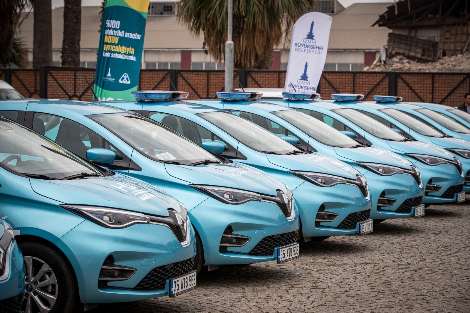 Büyükşehirin elektrikli araçları İzmirlilerin kullanımına sunuluyor