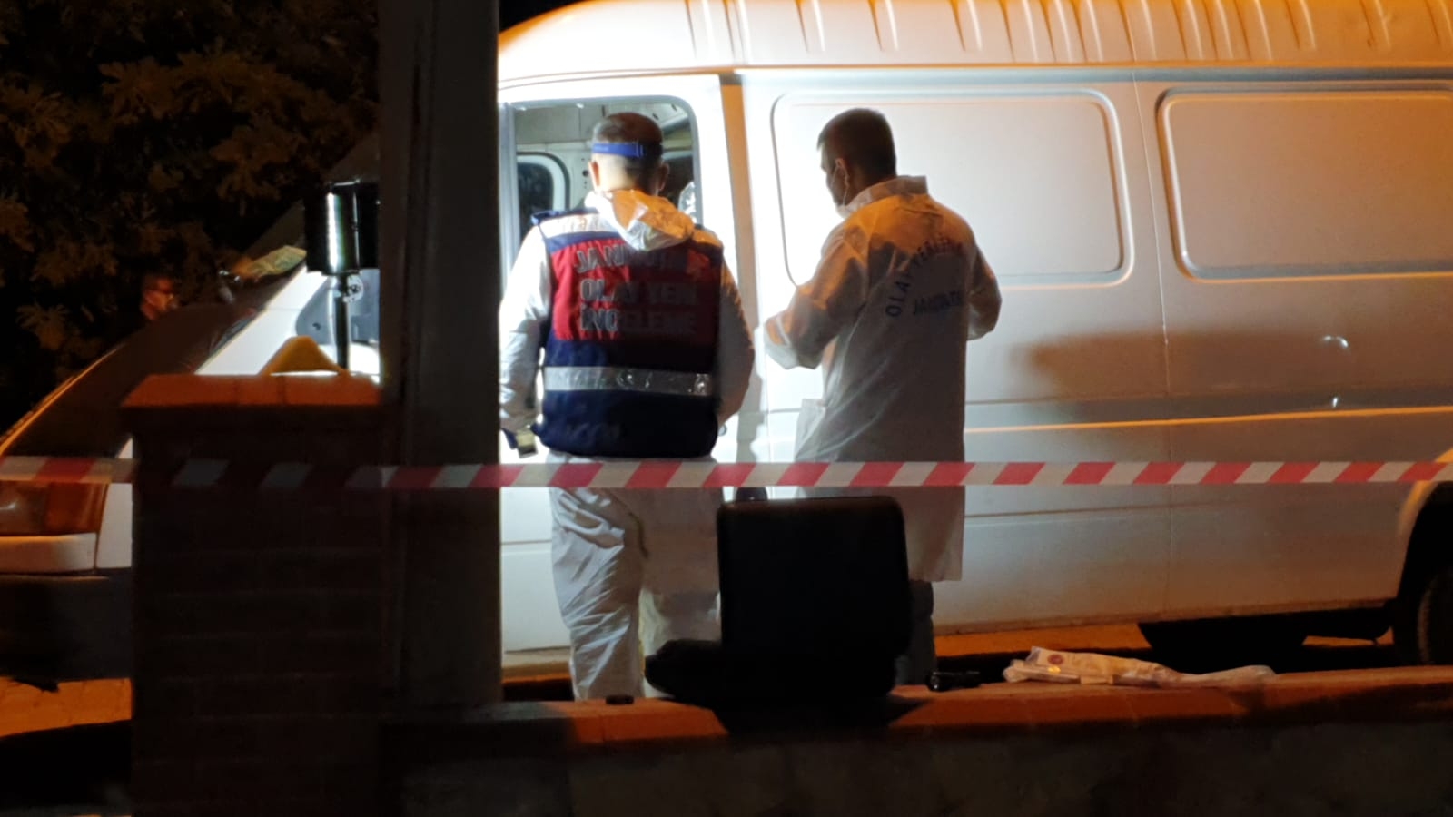 Ayrı Yaşadığı Eşini Ve Kızını Silahla Öldürdü