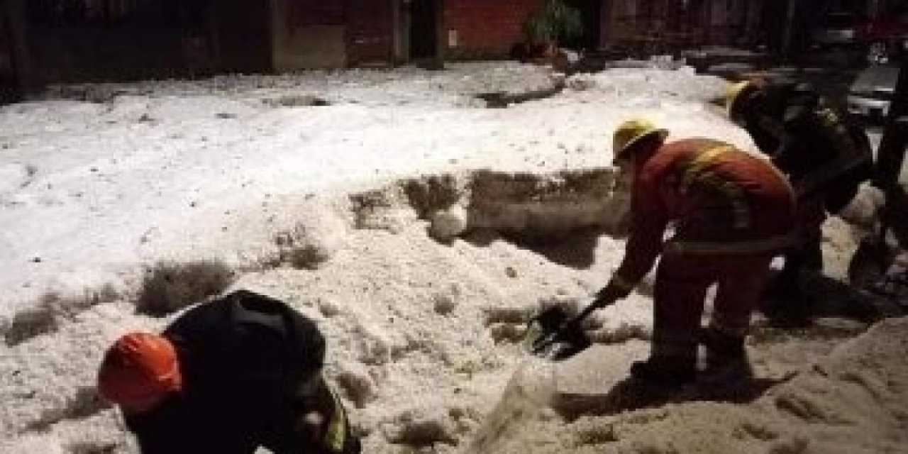 Bolivya'da şiddetli dolu fırtınası