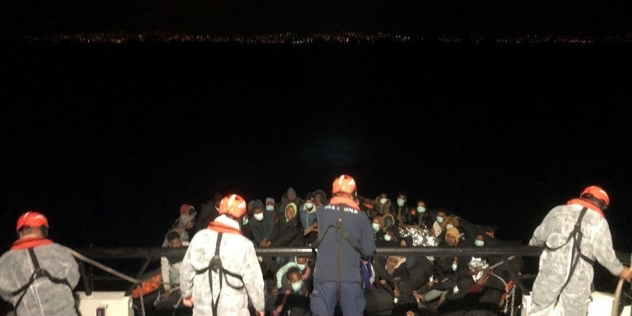 Kuşadası açıklarında 48 düzensiz göçmen kurtarıldı