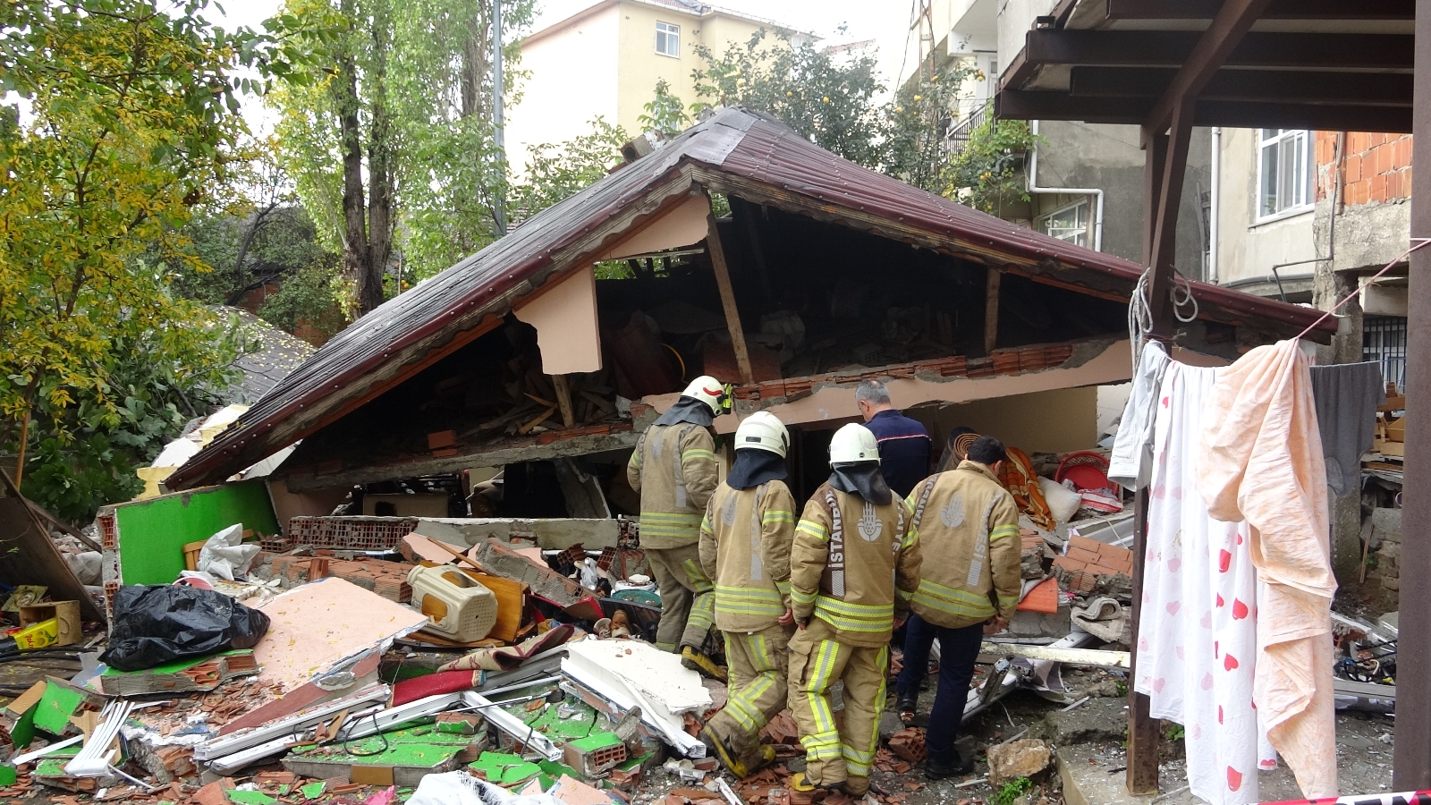 Pendik’te Tek Katlı Binada Patlama: 1 Yaralı
