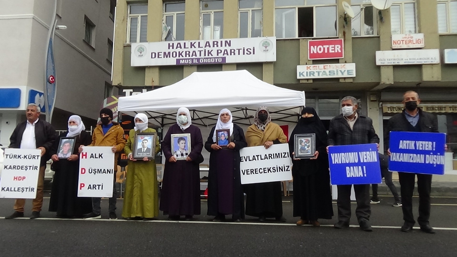 Muş’ta evlat nöbeti tutan ailelerin sayısı 15’e yükseldi
