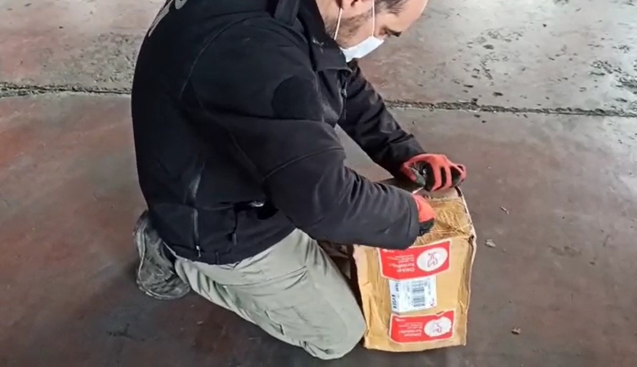 Kargo paketinden 500 bin TL’lik uyuşturucu çıktı