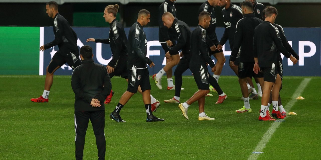 UEFA Şampiyonlar Ligi: Sporting: 3 - Beşiktaş: 0 (İlk yarı)