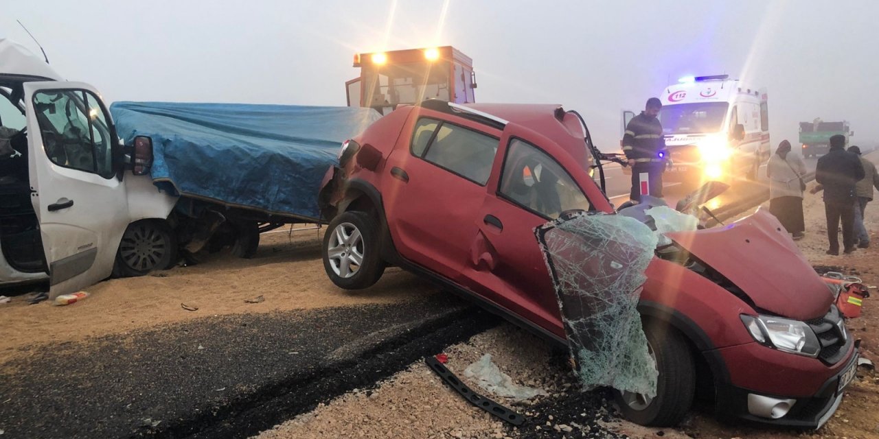 Yoğun sis kazaya neden oldu, okul servisiyle 2 otomobil çarpıştı: 1 ölü, 8 yaralı