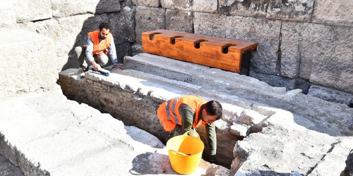 Antik tiyatro kulisinde ilk antik tuvalet