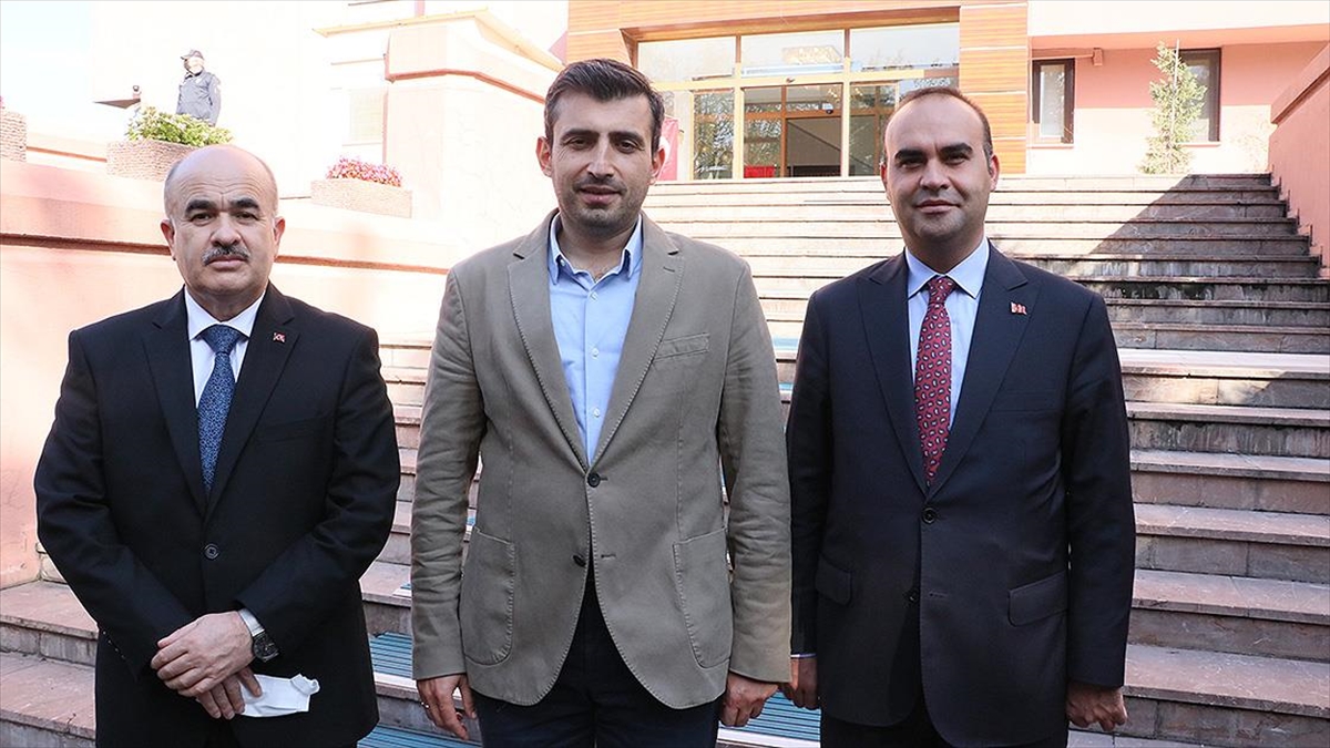 Selçuk Bayraktar'tan Gençlere Teknofest 2022 Mesajı: Yarışma Duyurularına Çok Yakında Çıkacağız