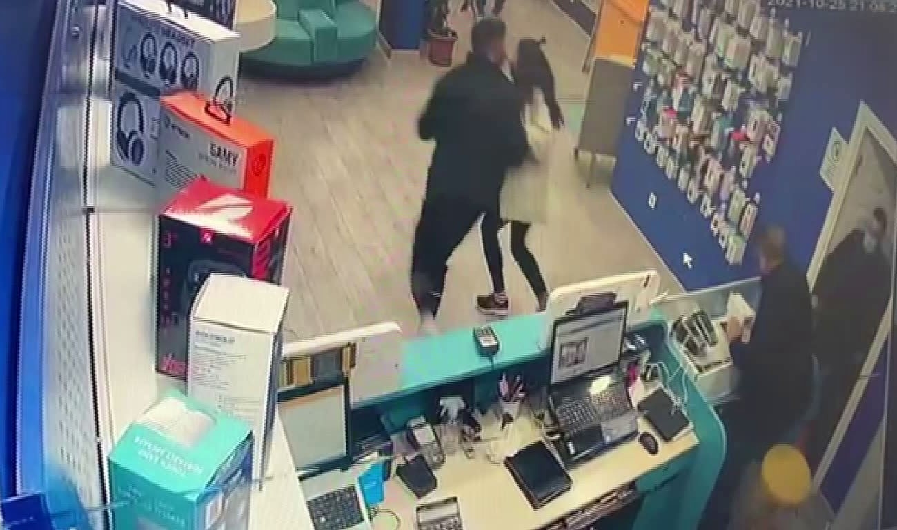 Telefonun Fiyatını Beğenmeyince Kurşun Yağdırdı