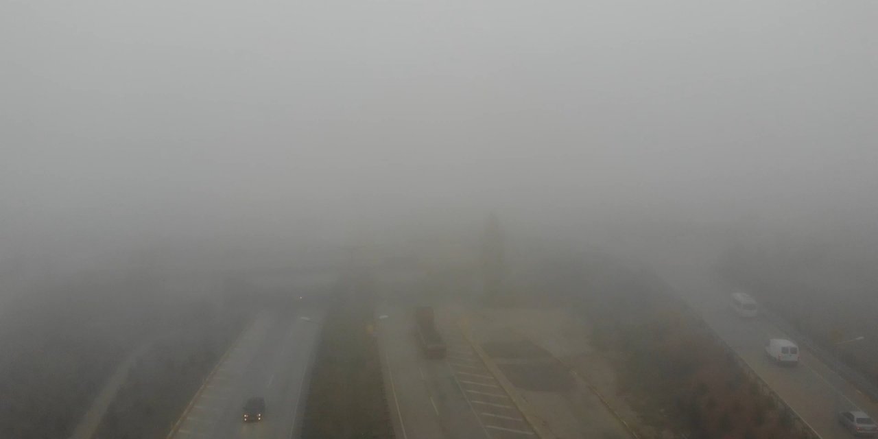 43 ilin geçiş güzergahında yoğun sis: Görüş mesafesi 40 metreye kadar düştü