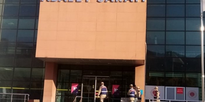 Tırın dorsesinde 149 düzensiz göçmen yakalandı