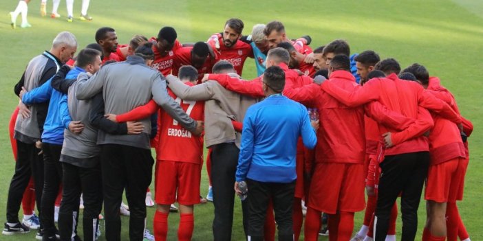 Sivasspor’da, 2 futbolcu ceza sınırında!