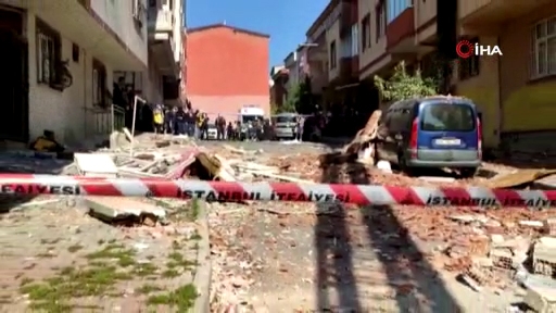 Sultangazi’de Apartmanın Çatı Katında Patlama