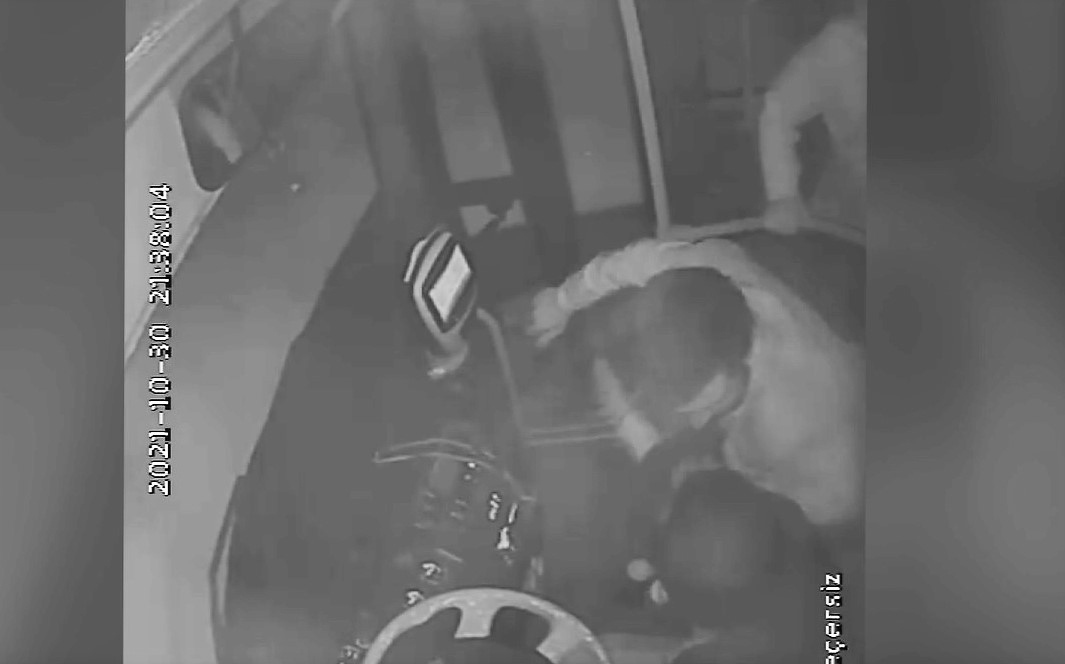 Kavgada Bıçaklandı, Kendisini Sakinleştirmek İsteyen Otobüs Şoförünü Bıçakladı