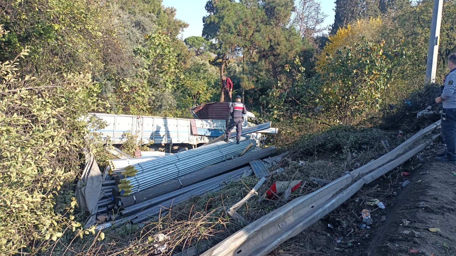 Freni Boşalan Kamyonun Sürücüsü, Araçlara Çarpmamak İçin Canını Hiçe Saydı