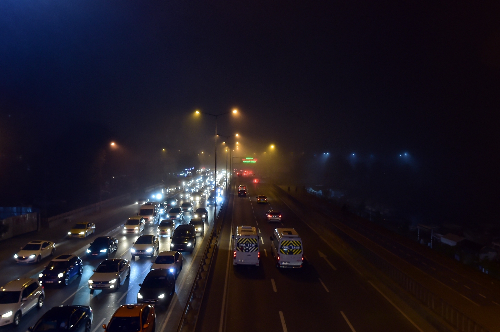 İstanbul’da sis etkili oldu, E-5 karayolu drone ile görüntülendi