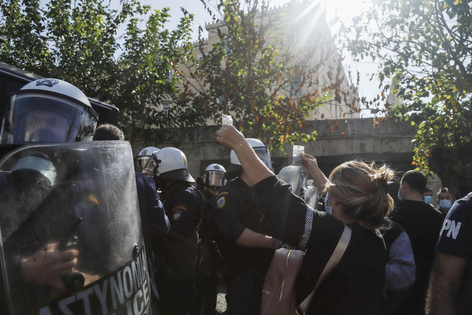Atina’da çiftçiler sokaklara döküldü
