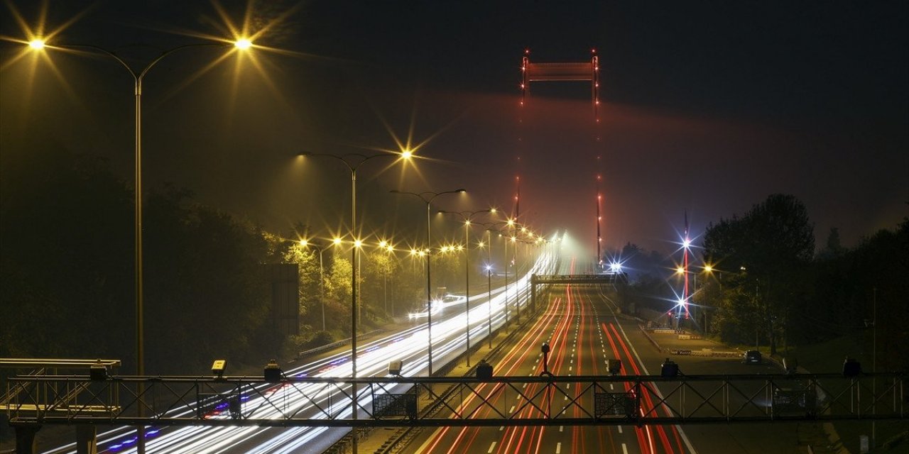 FSM Köprüsü lösemiye ilgili farkındalık oluşturmak için turuncu renkle ışıklandırıldı