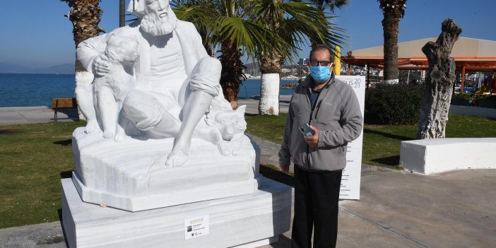 Kuşadası Sahili Sanata Ev sahipliği Yapıyor