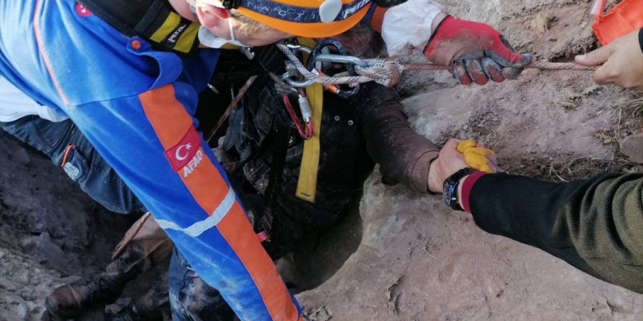 Tokat'ta bir kişi define için kazdığı kuyuda mahsur kaldı
