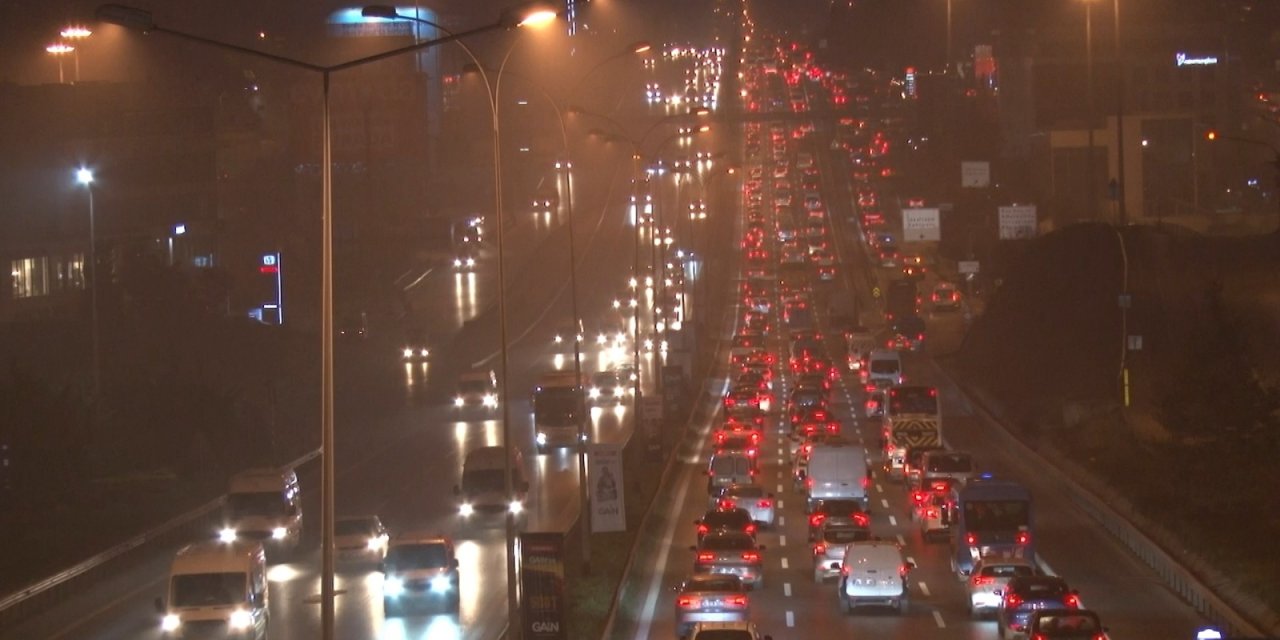İstanbul’da sis trafiği vurdu, yoğunluk yüzde 45’i gördü