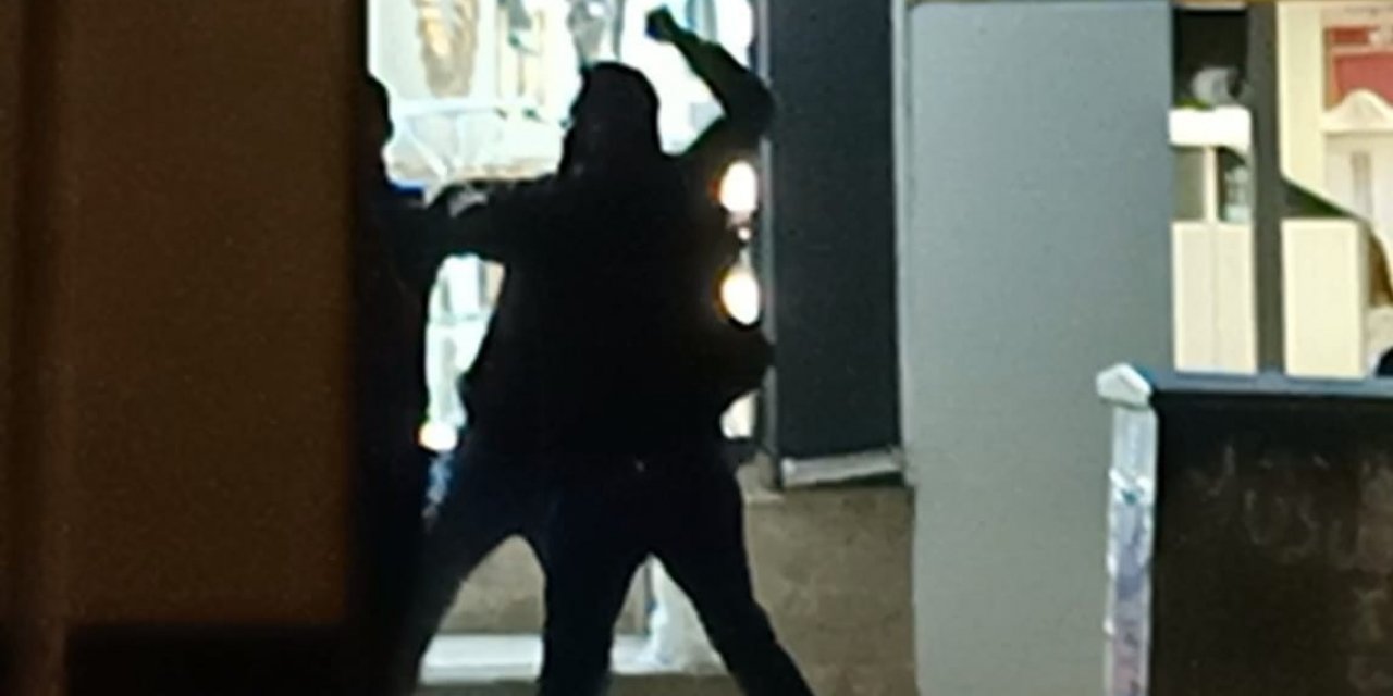 Cadde ortasında yumruklar havada uçuştu