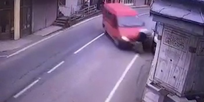 Rize’de feci kaza: Şadırvan ile minibüs arasında sıkıştı