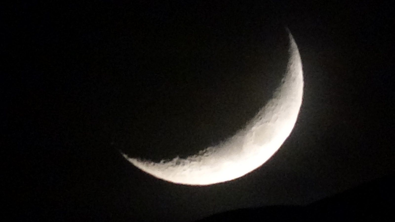 Yüksekova’da Ay güzelliği ile mest etti