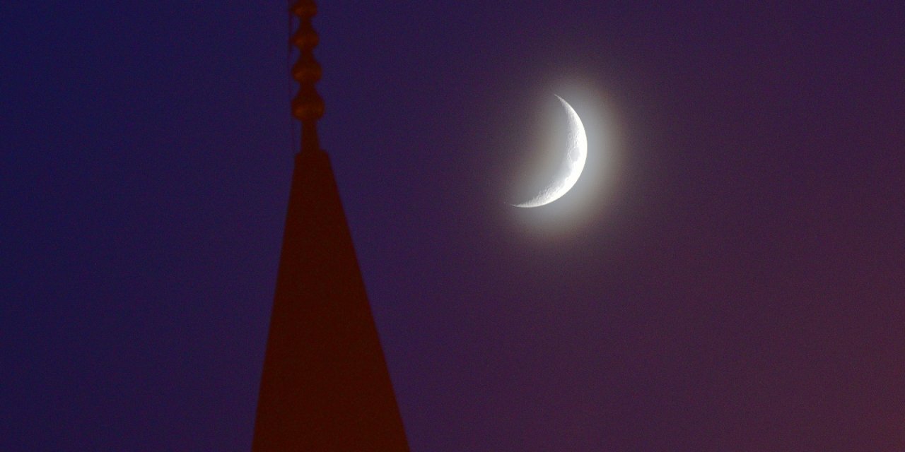 Ahlat’ta hilal izleyenleri mest etti