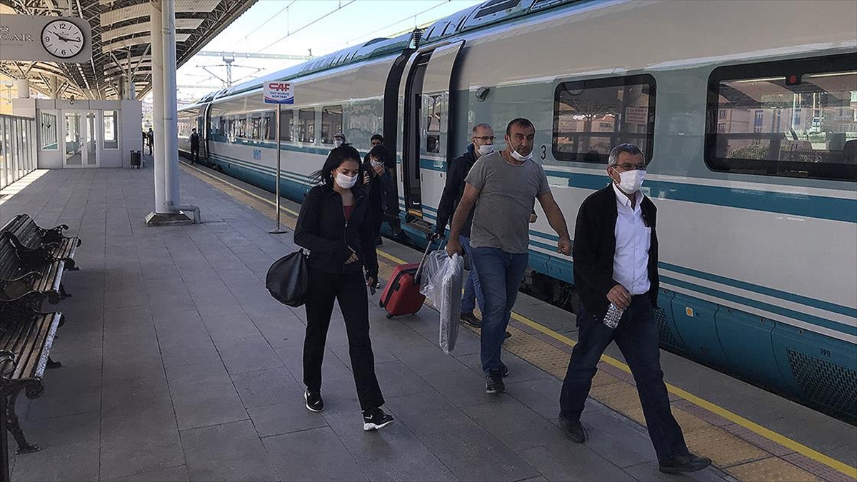 YHT'lerle Bugüne Kadar Taşınan Yolcu Sayısı 60 Milyona Yaklaştı