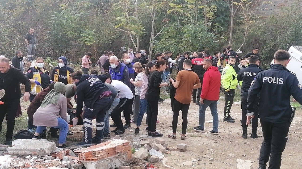 Öğrenci servisi dere yatağına uçtu: 30’a yakın yaralı var