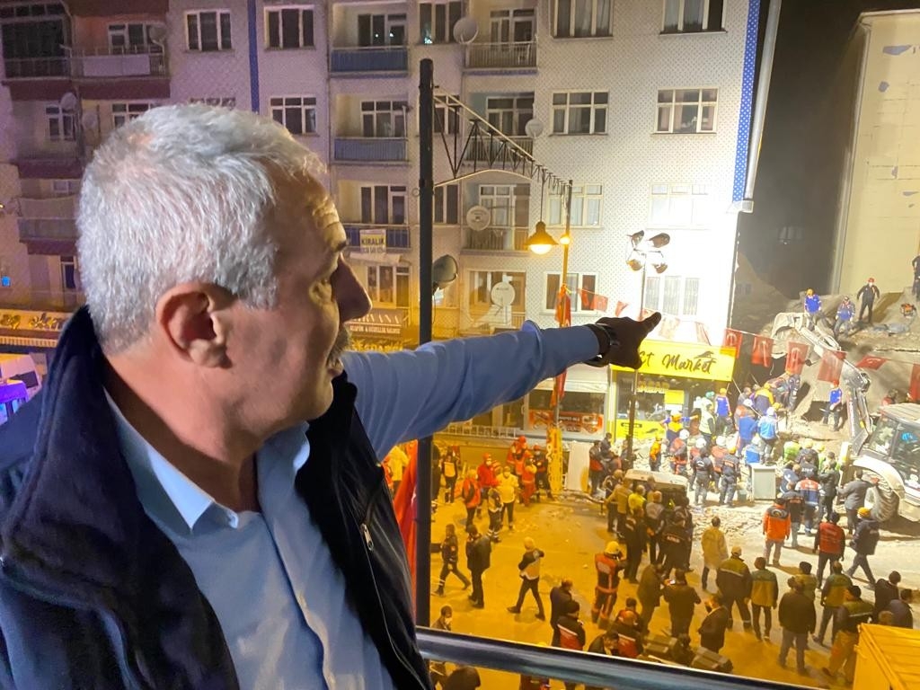 Enkazdan sağ çıkan vatandaş, dehşet anlarını anlattı