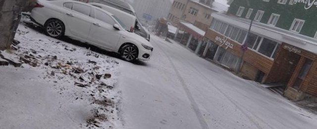 Uludağ beyaz örtüyle kaplandı